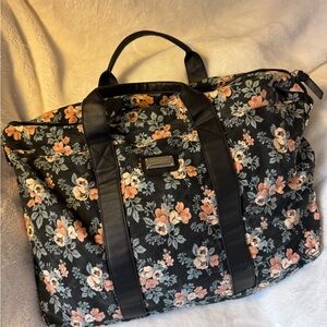 Madden Girl Weekender / Duffel Bag in Floral Print